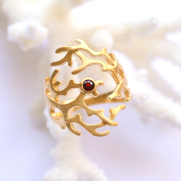 Lokani coral ring in gold